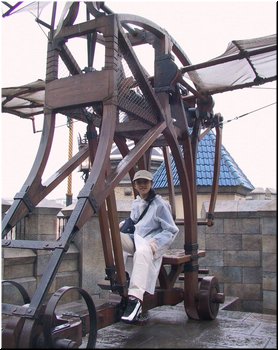 41 Disney Sea -- Meimei riding a flying machine.jpg