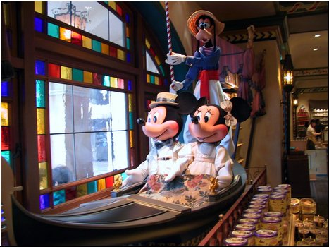 55 Disney Sea -- Mickey & Minnie in a shop.jpg