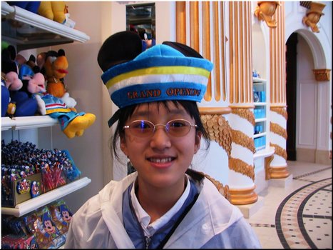 59 Disney Sea -- Meimei with a Mickey hat.jpg