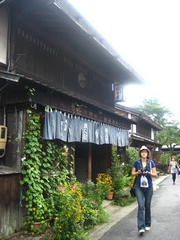 02-02-04 Tsumago old street - passing an old hotel