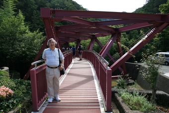 04-04-03 Pretty bridge at the entrance of Okunohosomichi
