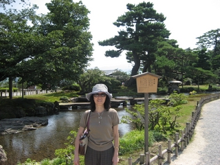 05-04-03 A famous bridge in Kenroku-en Garden