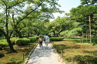 05-05-07 Easy time in Kenroku-en Garden