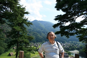 05-09-03 Overlooking Gassho-zukuri Village from high