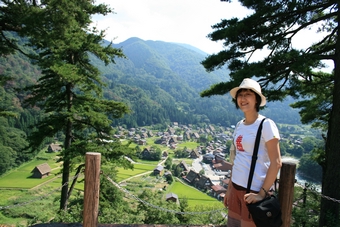 05-09-04 Overlooking Gassho-zukuri Village from high