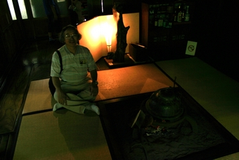 05-10-02 Visiting a Gassho-zukuri house