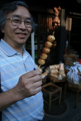 05-11-04 Strolling in Sanmachi old street in Takayama City