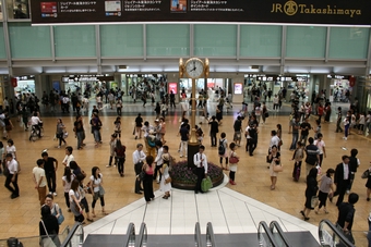01-06-03 Strolling at nearby JR Takashimaya Station