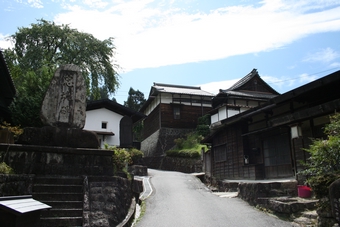 02-02-09 Tsumago old street - a lane with old flavor