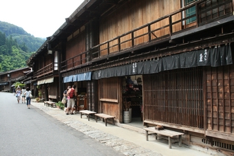 02-02-10 Tsumago old street - a closer look at the houses