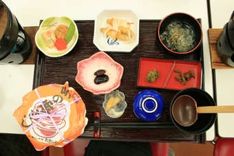 02-03-02 Having Toge-no-Kamamesi (Pot Rice Cooked at Mountain Top) as Lunch at Okinoya-Suwa Restaurant