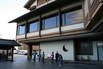 04-11-02 Kayaya Hotel - most sincere welcome