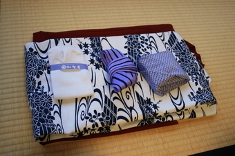 04-11-08 Kagaya Hotel - the initial set of Japanese dress 'kimono'