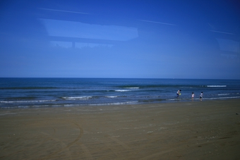 05-03-01 Chirihama Beach where fast driving on sand shore is possible