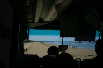 05-03-02 Chirihama Beach where fast driving on sand shore is possible