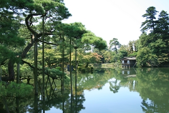 05-04-08 A pretty corner in Kenroku-en Garden