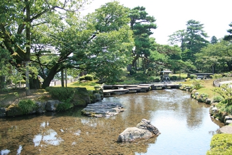 05-04-09 Another pretty corner in Kenroku-en Garden