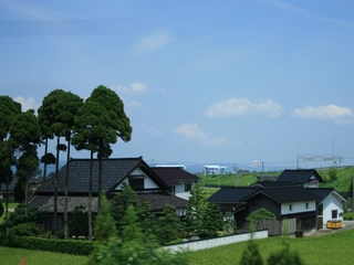 05-06-02 Typical Japanese house seen on way to Shiragawa-go