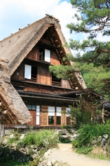 05-10-07 Visiting a Gassho-zukuri house - another exterior look