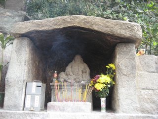 Day 4--- 01-04 (WH-13) A-Ma Temple - a stone buddha