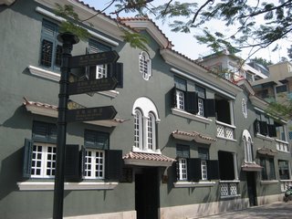 Day 4--- 04-07 Penha Church - a nearby house