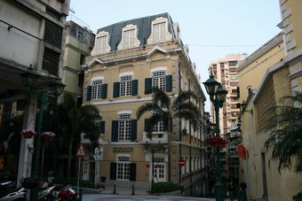 Day 4--- 13-02 (WH-22) Sir Robert Ho Tung Library - a house nearby