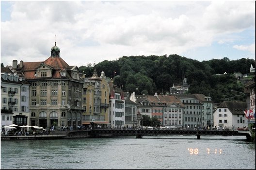 7-11 05 Typical Swiss buildings in Lucerne, Switzerland.jpg