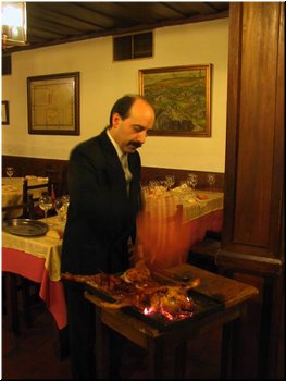 08---2_7_Segovia - Roasted Pig --- 01 Formal procedure of cutting a roasted baby pig A.jpg
