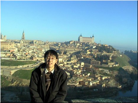 11---2_8_Toledo - distant views --- 03 Hsin-Mu in front of a distant view of the town.JPG