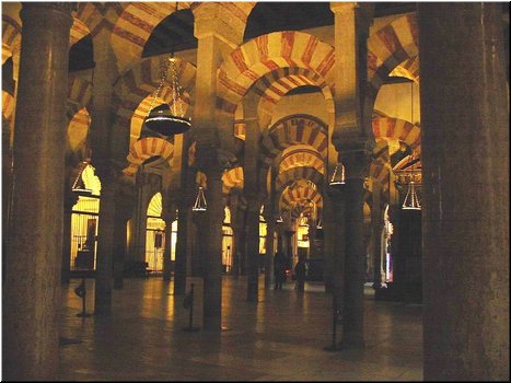 17-2_9_Cordoba Mosque-07 There are nearly 900 poles in the church.jpg