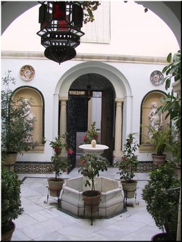 18---2_9_Cordoba - Flower Street --- 05 Another pretty house yard.JPG