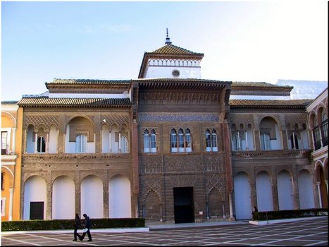 22---2_9_Seville - Reales Alcazares Palace --- 02 An overview of the palace.jpg