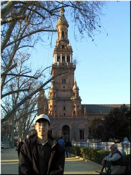 23---2_9_Seville - Spain Square --- 02 Hsin-Mu against one of the two wing towers.JPG