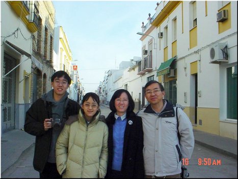 25---2_10_Way to Grenada --- 02 A family momento (courtesy of Chang).JPG