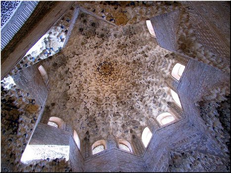27---2_10_Alhambra - views --- 08 Surprising ceiling decoration like bee hives.jpg