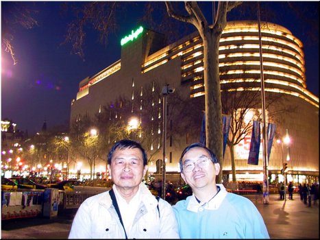 30-2_11&12_Barcelona A-10 A picture with Prof. Chen in front of El Corte Ingles Dept. Store.jpg