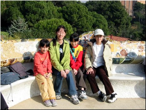 32---2_11_Guell Park -part A --- 13 Meimei with three Lan sisters.jpg