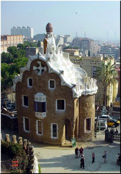 33---2_11_Guell Park -part B --- 02 Another cake-style house (courtesy of Prof. Chang).jpg