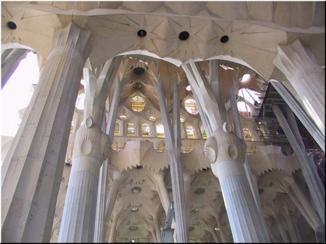 34---2_11_Sagrada Familia --- 15 Poles imitating tree trunks.jpg