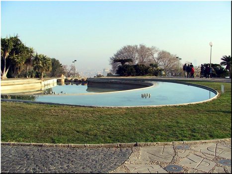 37---2_12_Montjuic Garden --- 05 Pretty pond in the park.jpg