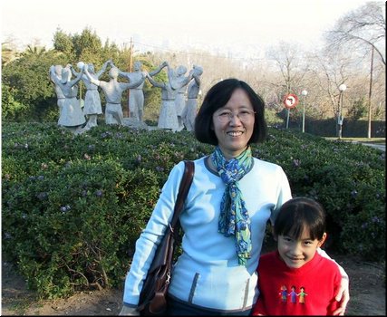 37---2_12_Montjuic Garden --- 11 Mama with Lan's smallest daughter.jpg
