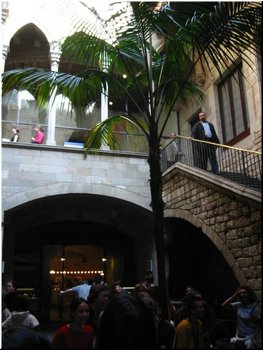 40---2_12_Picasso Museum --- 07 Inside of the museum (courtesy of Dr. Lan).jpg