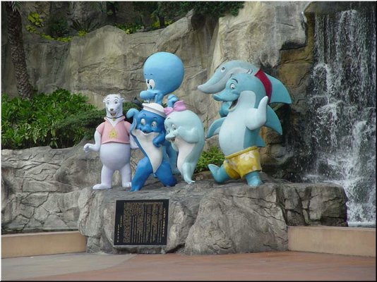 03-01-05 Cute park feagures - Sissy, Andy, Zoe, Donny, Grosseyes, & Shonky (from left).jpg