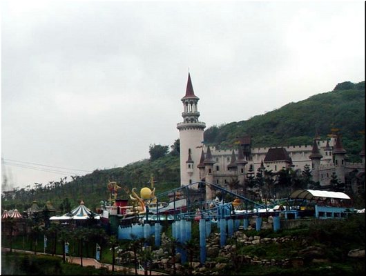 03-01-07 Part of the garden seen half way to the hotel.jpg