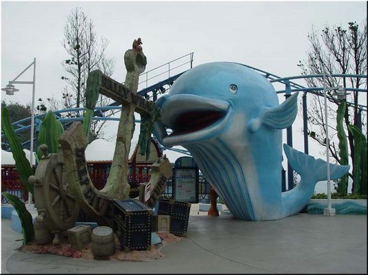 03-11-06 Hsin-Mu and Meimei rode a roller coaster in Underwater Kingdom Area.jpg