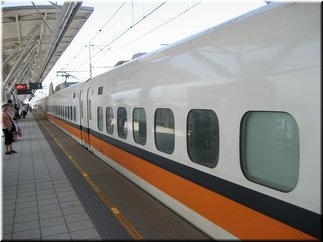 04 Hsinchu High Speed Rail Station - Train at a full stop.jpg