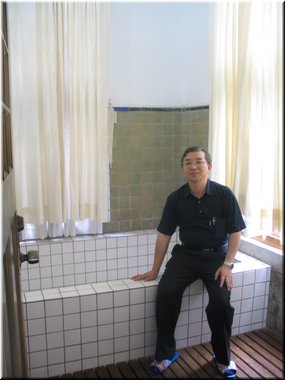 12 A private hot spring bath tub.jpg