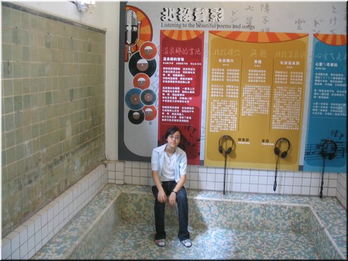 13 A larger bath tub.jpg