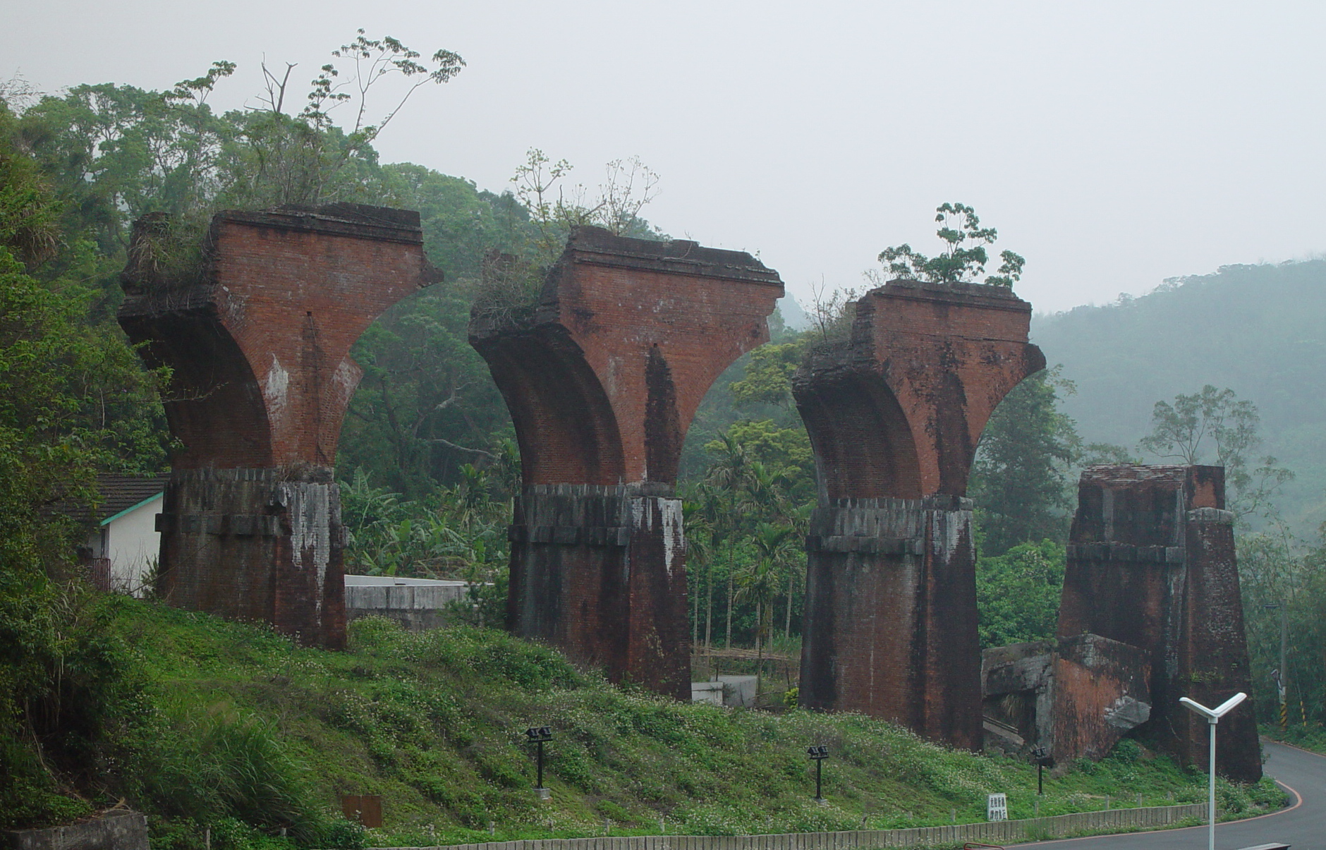 Long-Teng Broken Bridge