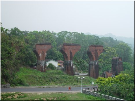 01 Long-Teng Broken Railway Bridge.jpg